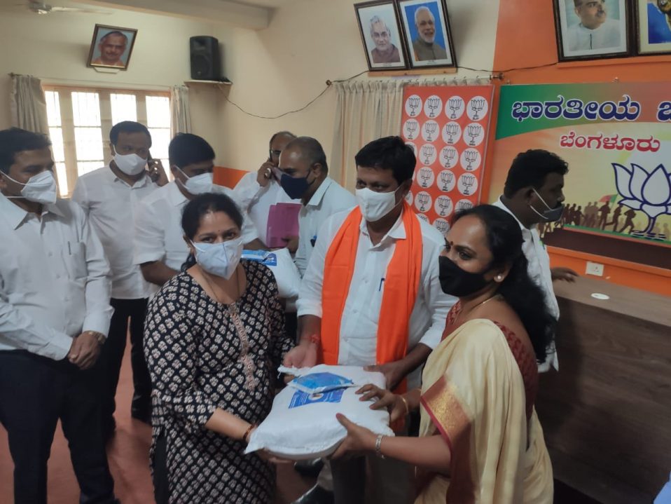 Distribution of 150 grocery kits to BJP Legal Cell Karyakartas